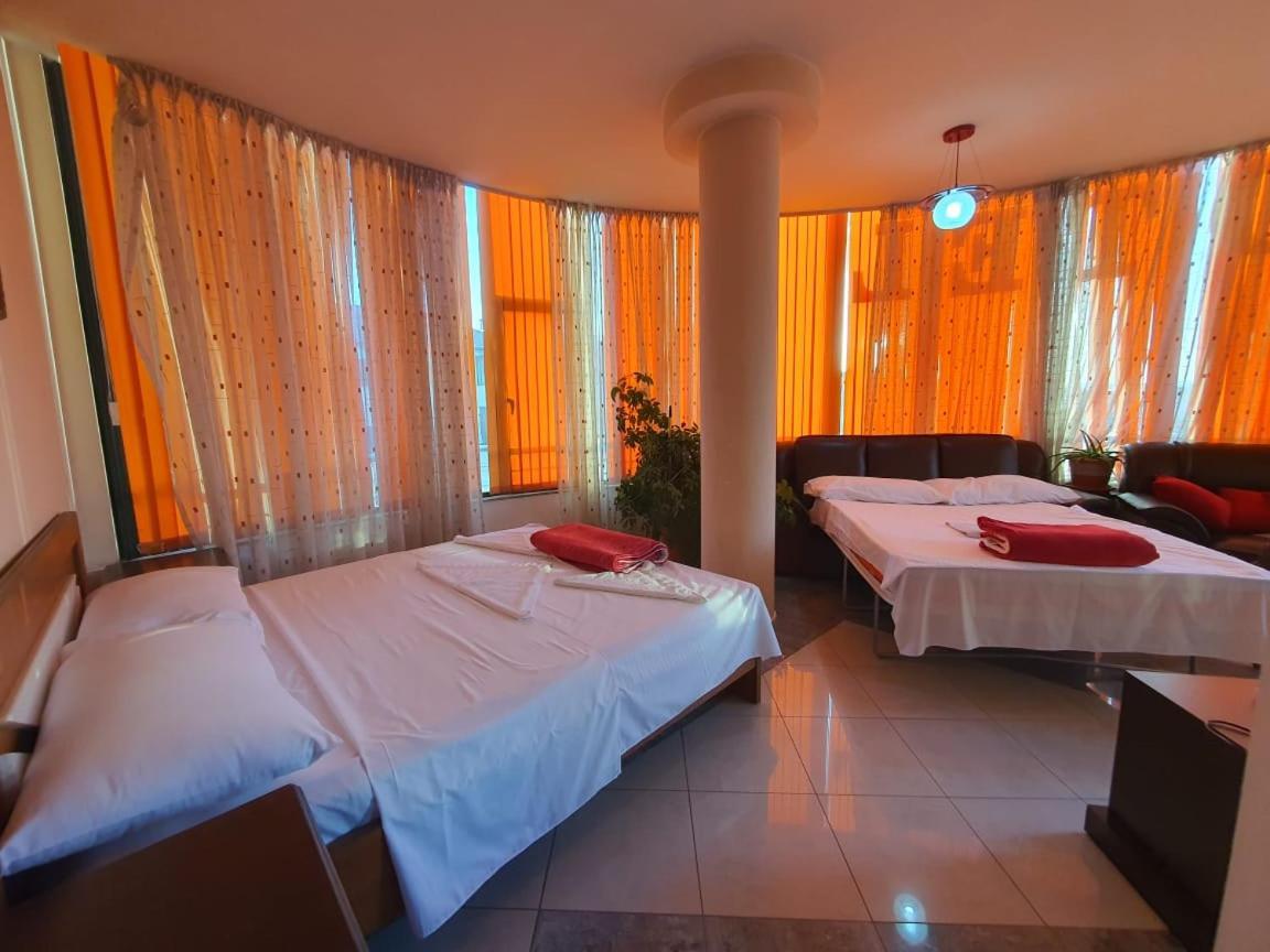 Hotel W Bush Square Fushe-Kruje ภายนอก รูปภาพ