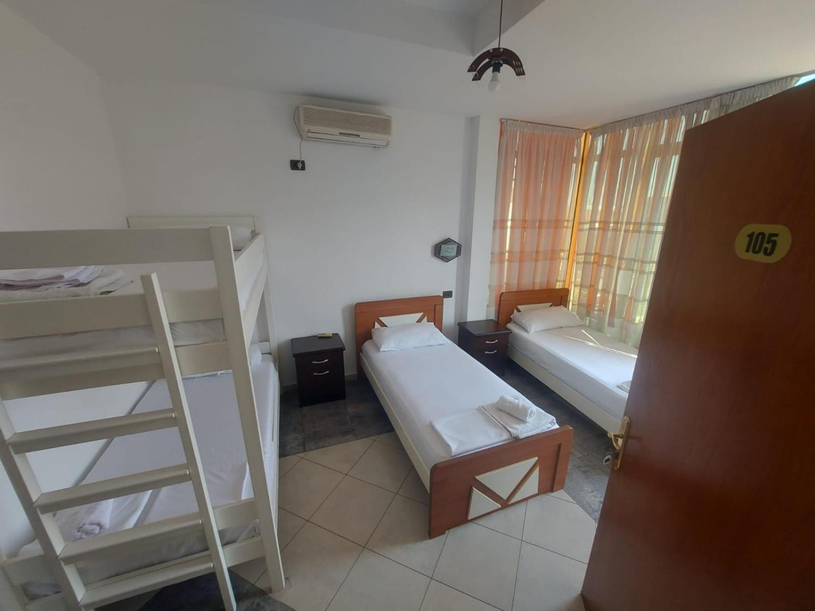 Hotel W Bush Square Fushe-Kruje ภายนอก รูปภาพ